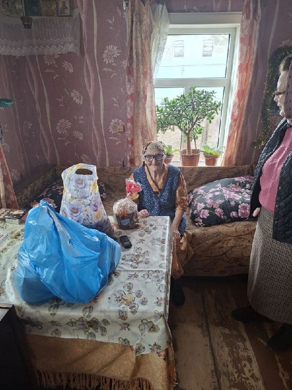К светлому Празднику Пасха смогли передать продуктовые наборы пожилым прихожанам, которые уже по состоянию здоровья прийти на службу не смогли .